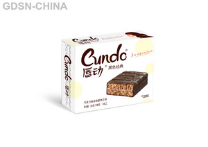 唇动巧克力味涂饰蛋糕