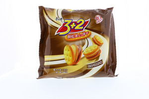 康师傅3+2酥松夹心饼干花生巧克力味三连包