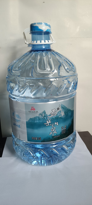 五岳山泉天然矿泉水