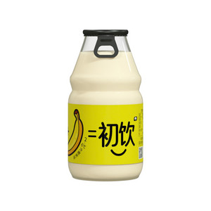 初饮香蕉味牛奶饮品