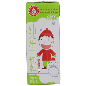 涌优学生饮用纯牛奶