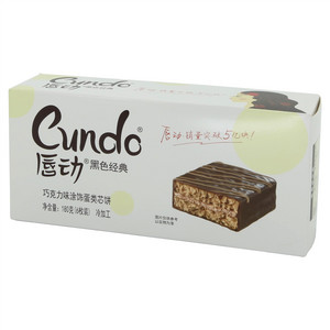 唇动巧克力味涂饰蛋糕