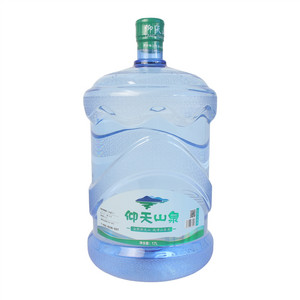 仰天山泉饮用山泉水