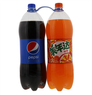 百事可乐可乐型汽水2升+美年达橙味果味型汽水2升（两联提）