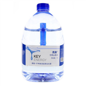 壳依饮用山泉水