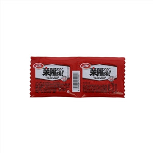 卫龙亲嘴烧红烧牛肉味（调味面制品）