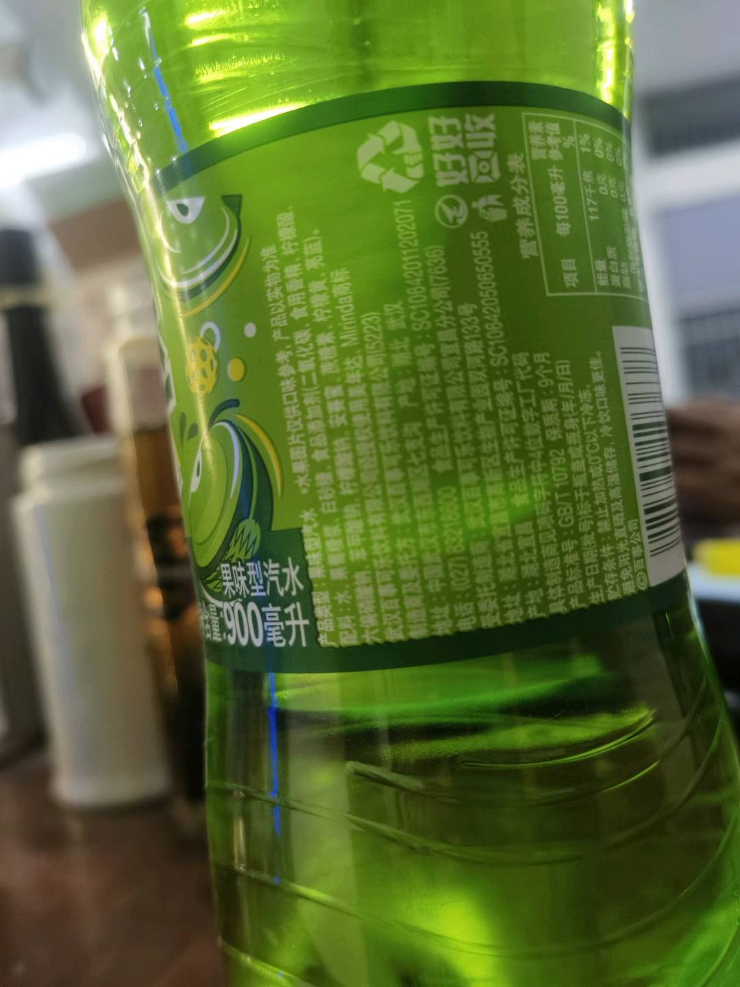 美年达青苹果味果味型汽水