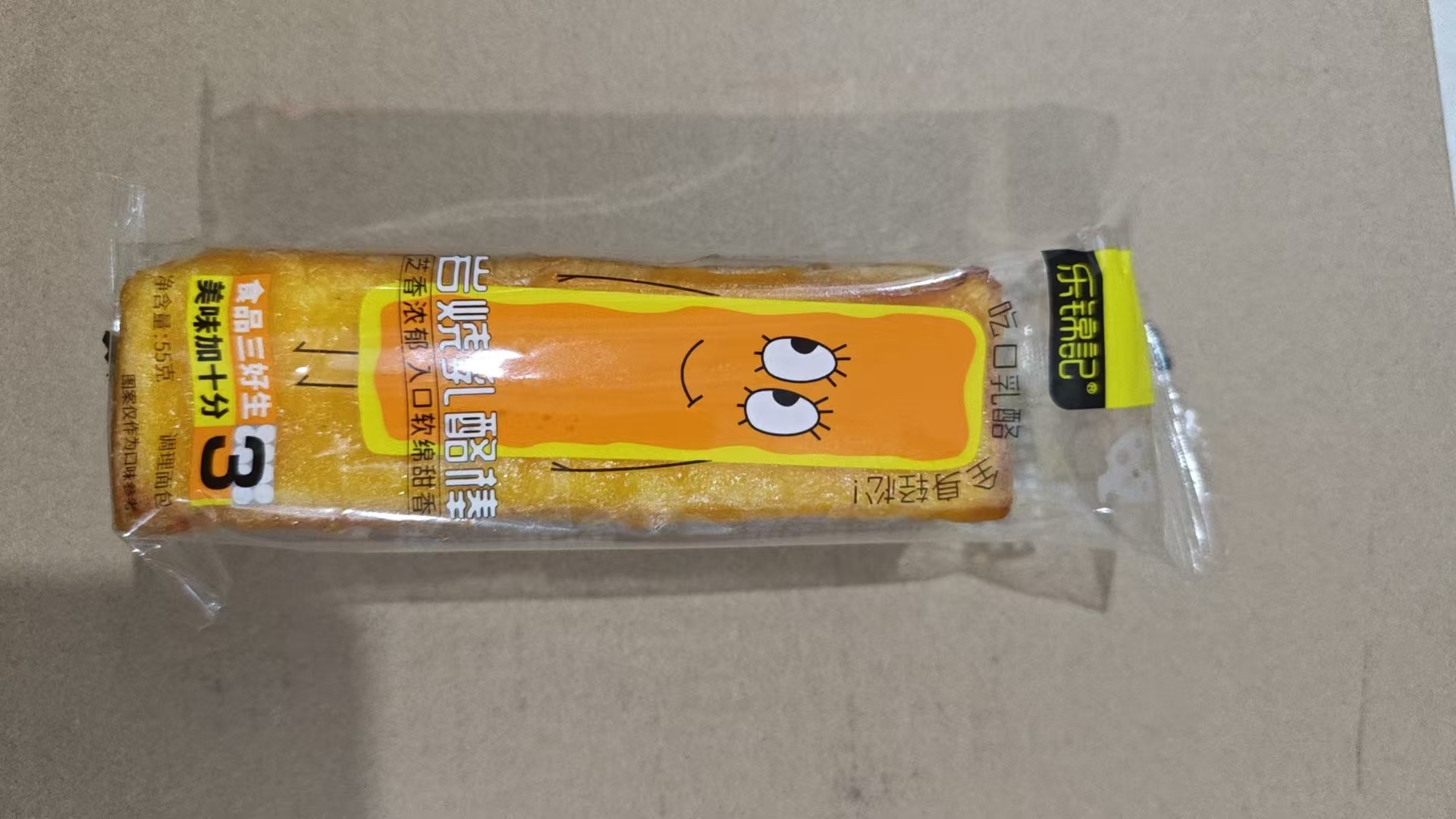 乐锦记岩烧乳酪棒面包55克